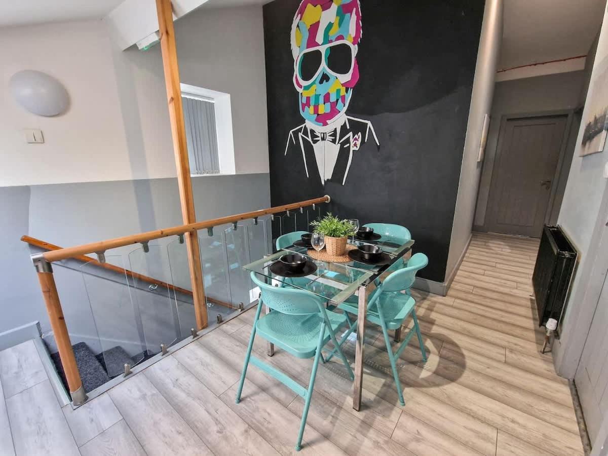Flat Sleeps 8 By Superhost Apartment Manchester